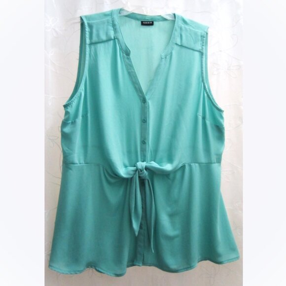 Tunic Button Front Sleveless Plus Size - Picture 2 of 3